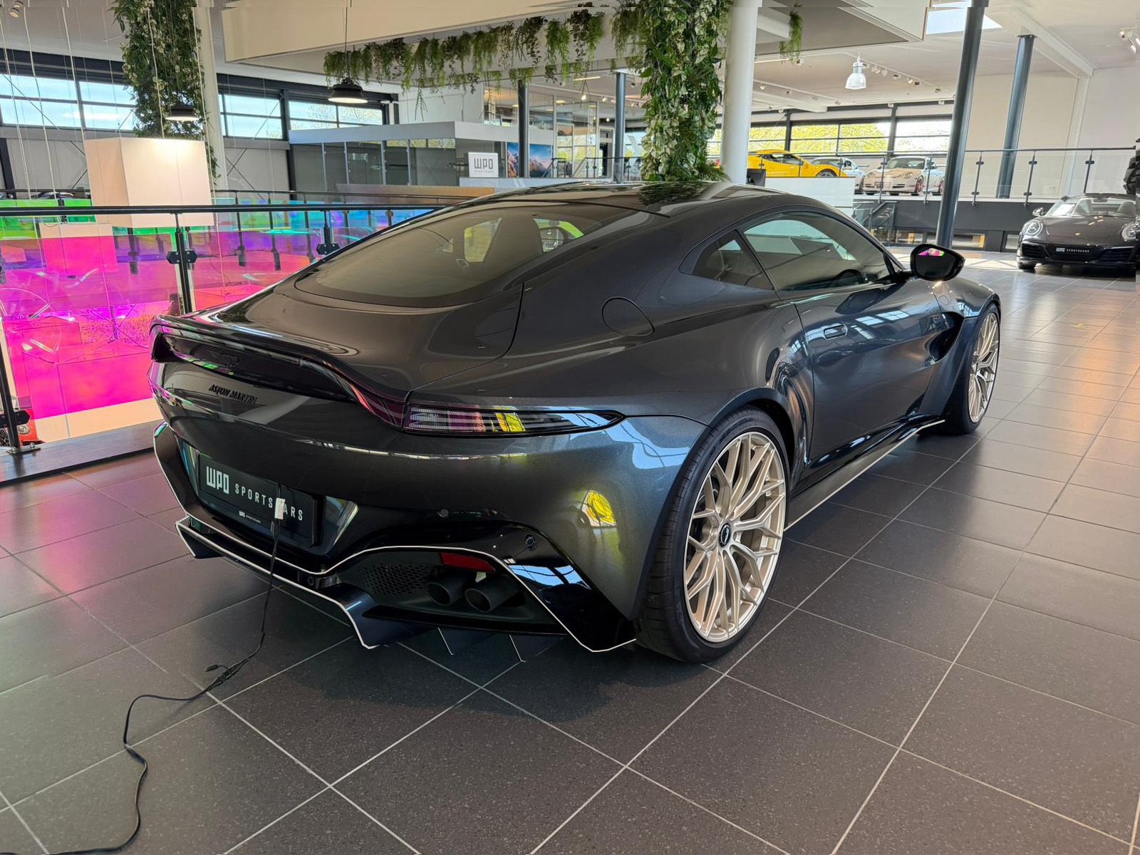 Aston Martin Aston Martin Vantage